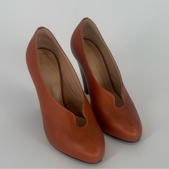 Giuseppe Zanotti Light Brown Leather Italian Wooden Heel Pumps - Picture 2 of 15